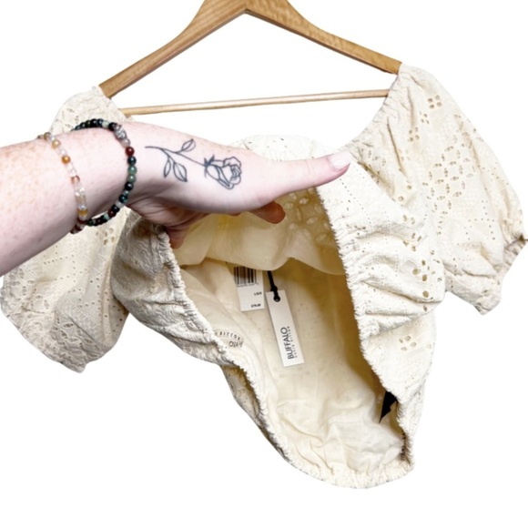 New with Tags Women's Buffalo David Bitton Fig Eyelet Cream Short Sleeve Blouse - Picture 7 of 16